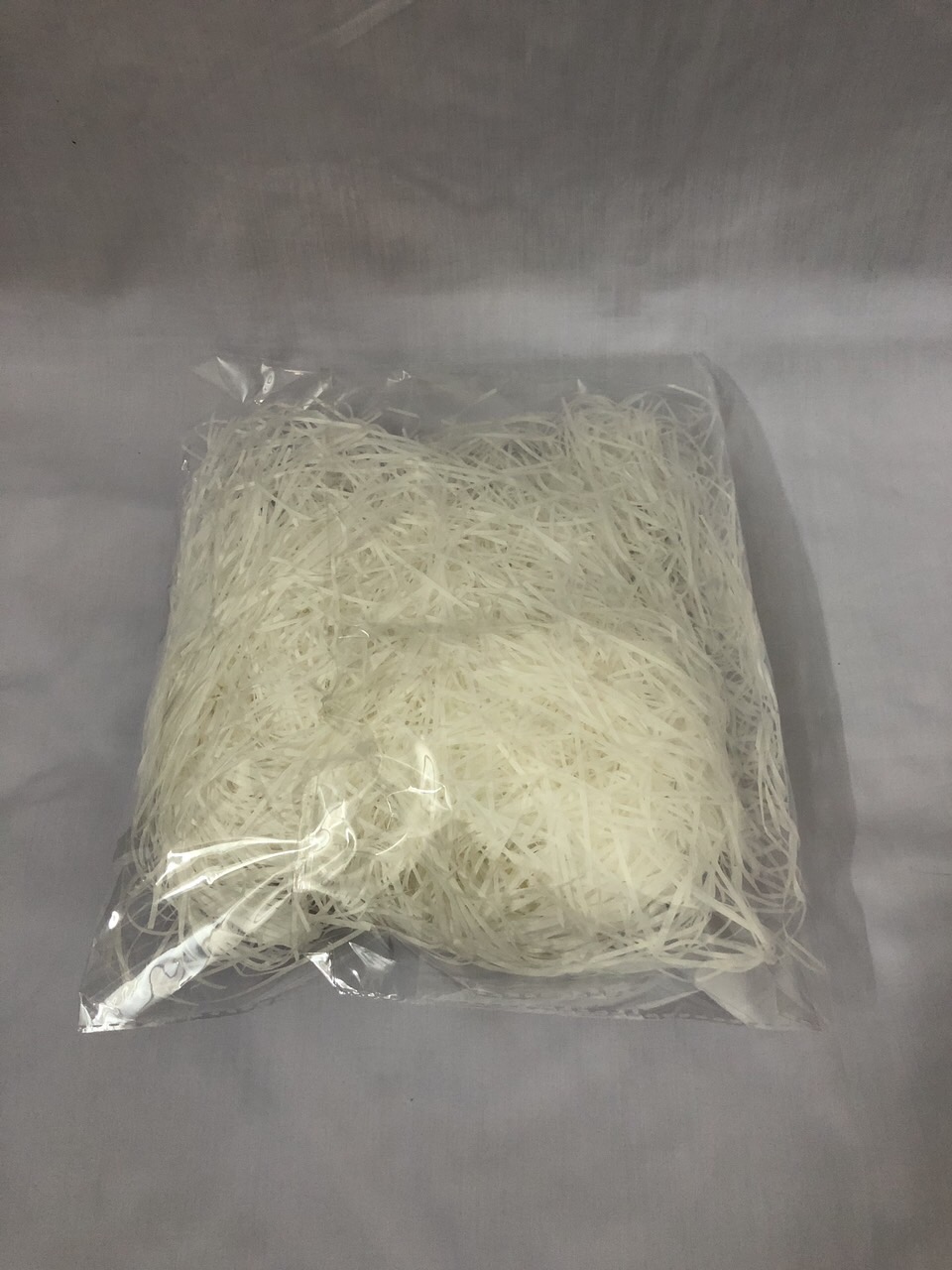 Giấy rơm/giấy vụn trang trí hộp quà/ 50 gram