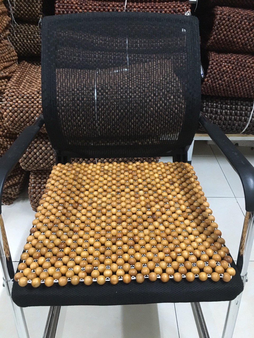 Lót Ghế Văn Phòng Hạt Gỗ Pơ Mu Cao Cấp ( hình thật )