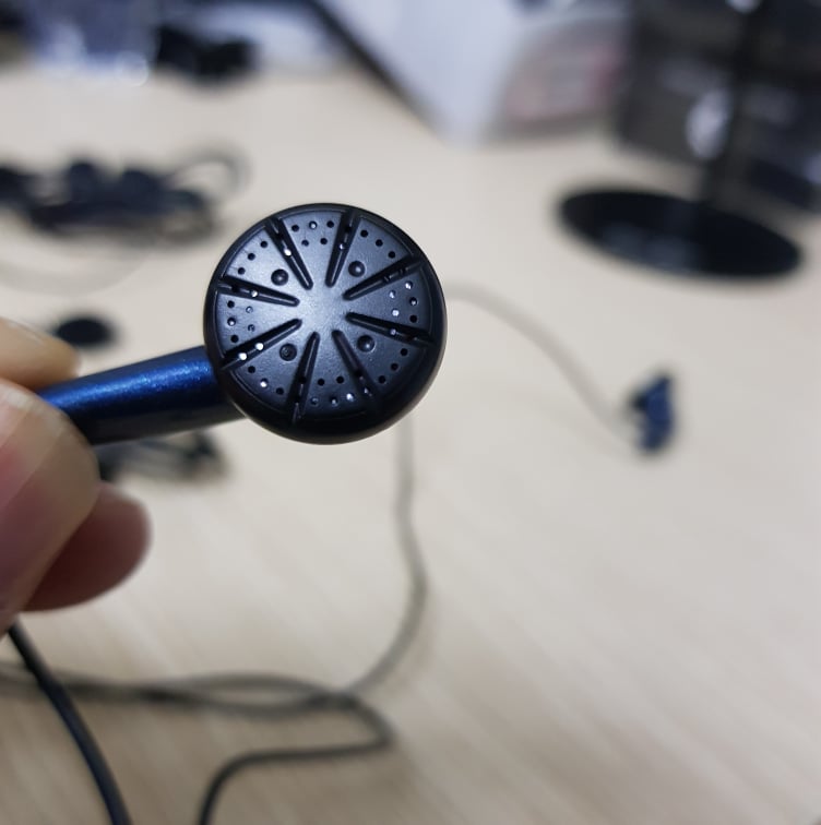 Tai Nghe Earbud Vido Nghe Êm Và Hay Vô Cùng