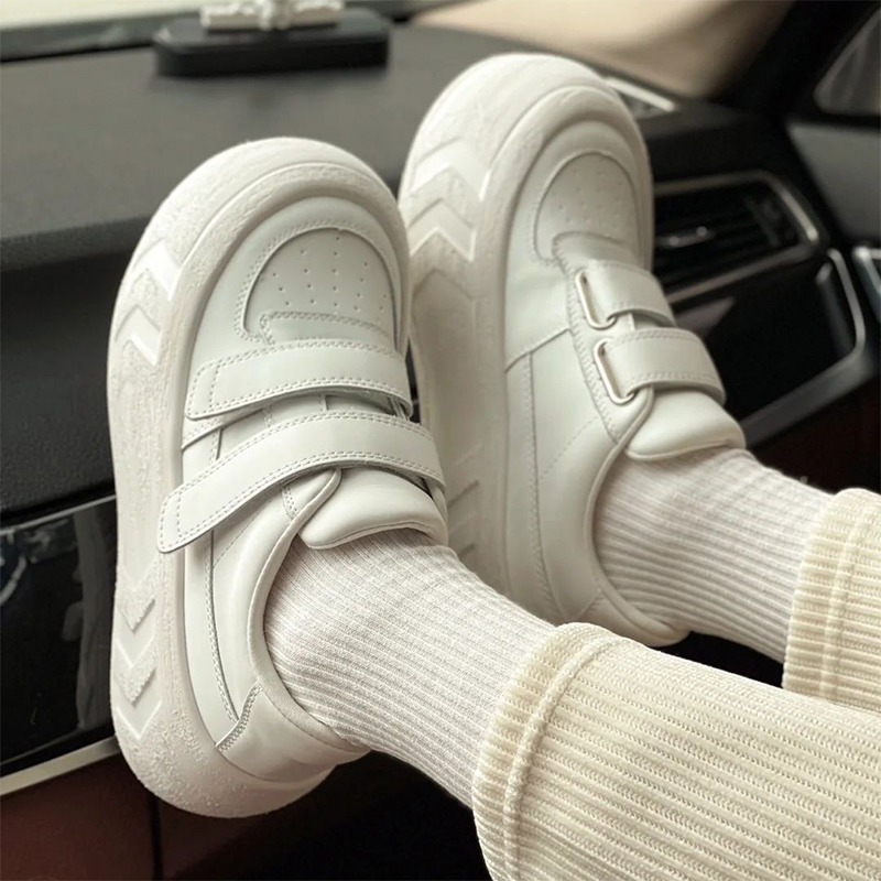 YUNGUANG Giày thể thao thông thường Velcro đế dày giày thể thao nữ mới bánh mì trắng giày thể thao đế dày
