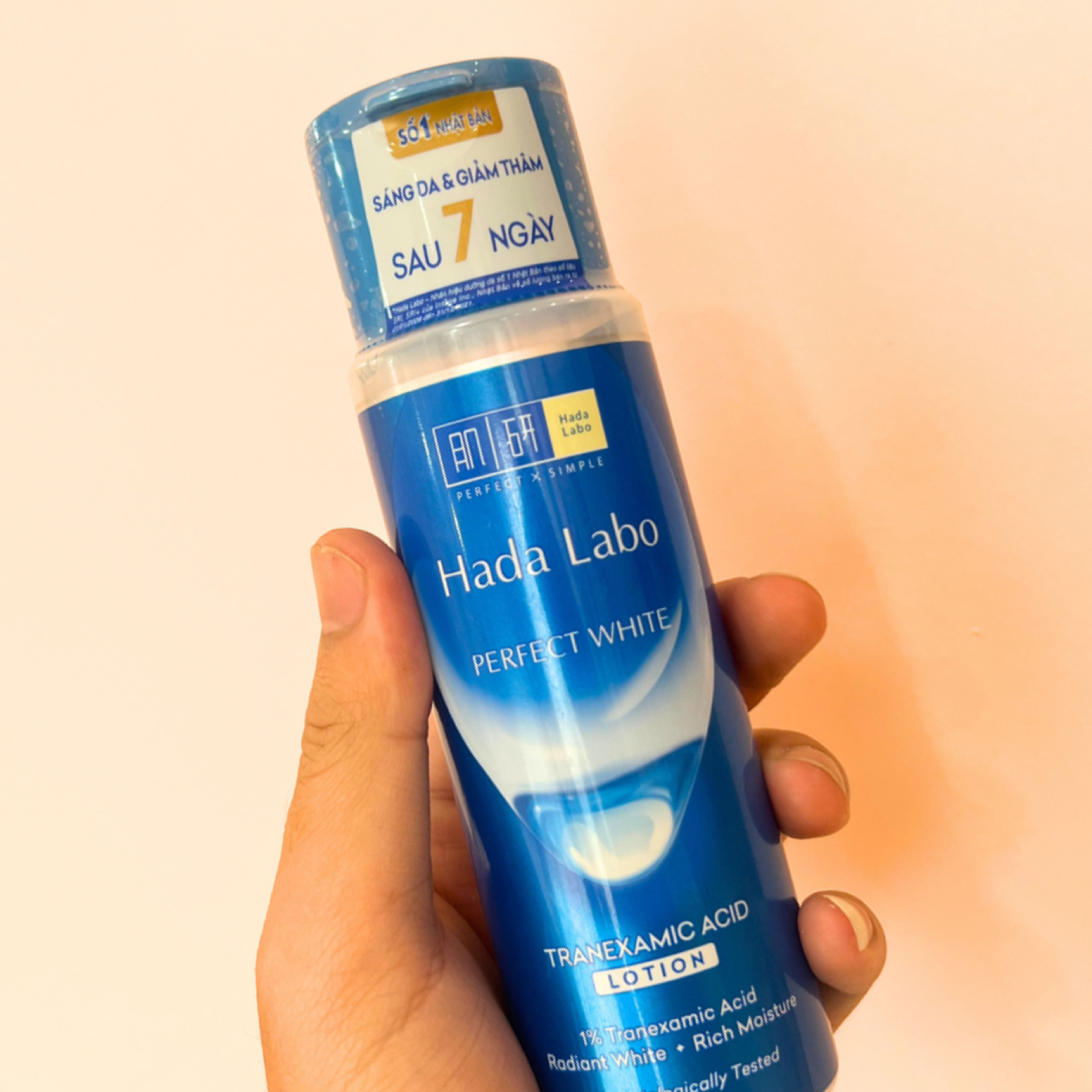 Rohto%20Mentholatum%20Hada%20Labo%20Perfect%20Tranexamic%20Acid%20Lotion%20For%20Dark%20Spots,%20Uneven%20Skin%20Tone%20&%20Dullness%20170ml%20(Dermatologically%20Tested)%20-%20Image%203