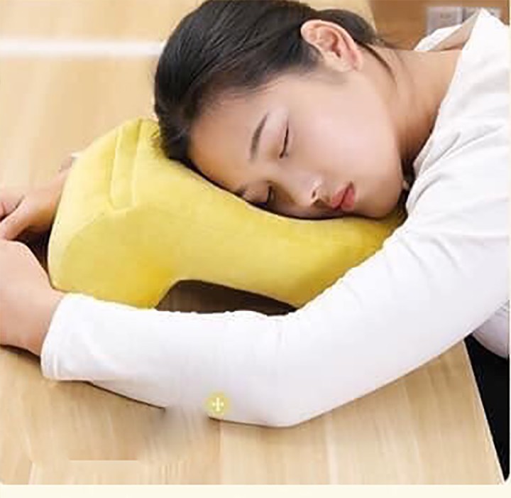 Gối ngủ văn phòng đa năng phù hợp mọi tư thế ngủ, cho bạn giấc ngủ ngắn thoải mái, không xẹp, không lún