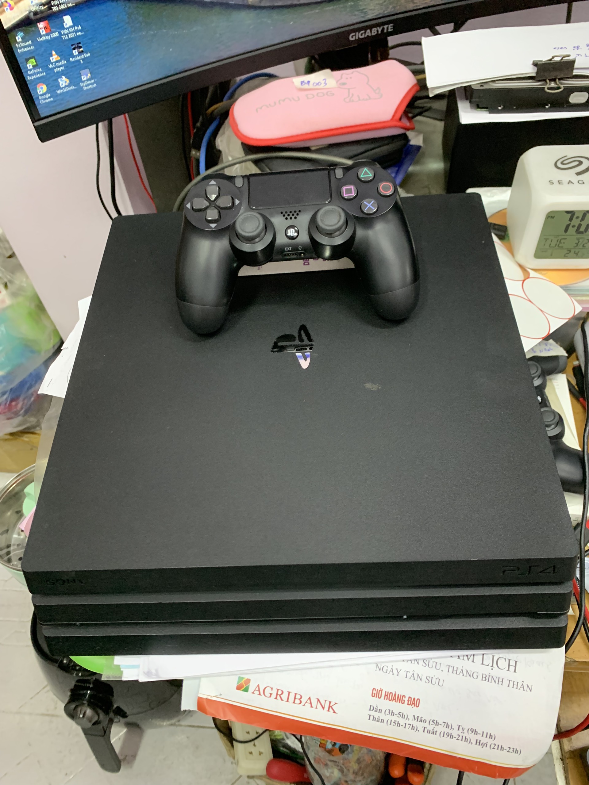 Máy chơi game Sony Ps4 Pro 1T  CUH 7218B