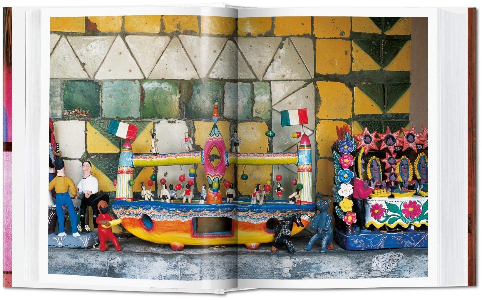 ARTBOOK - Sách Tiếng Anh - Living in Mexico