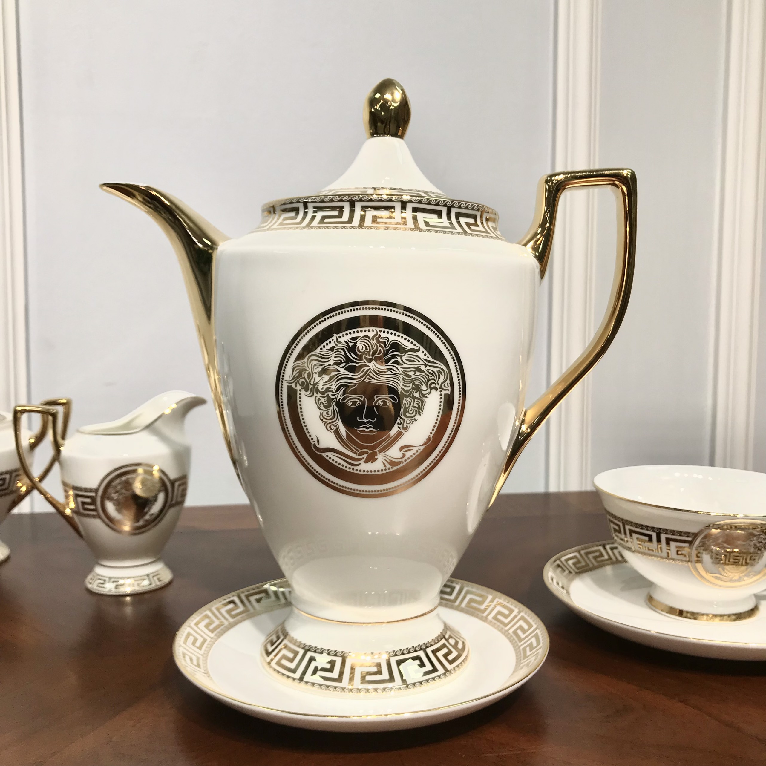 Bộ ấm chén trà châu Âu CB02-AC hoa văn Versace đẳng cấp
