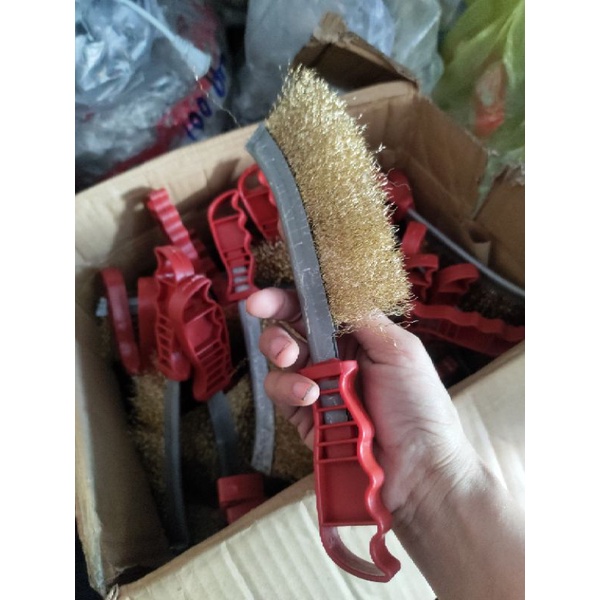 Bàn chải sắt cán nhựa