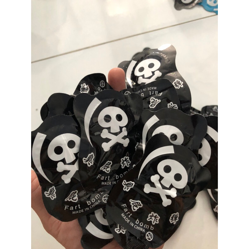 Bom Thúi troll bạn bè vui nhộn