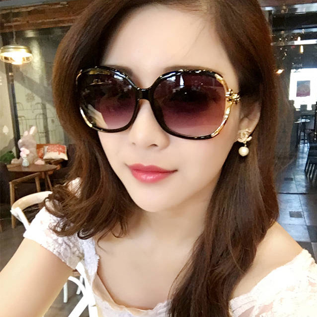 Stylish%20Flower%20Design%20%20%20Sunglass%20for%20Women%20-%20Image%202