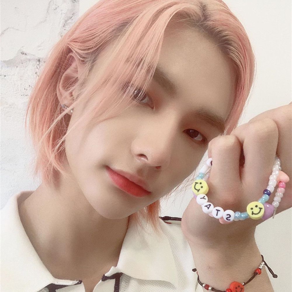 Kpop%20Stray%20Kids%20Bracelet%20Love%20Smiley%20Same%20Flexible%20Decoration%20Fashionable%20Versatile%20Funny%20Pendant%20Accessories%20-%20Image%203