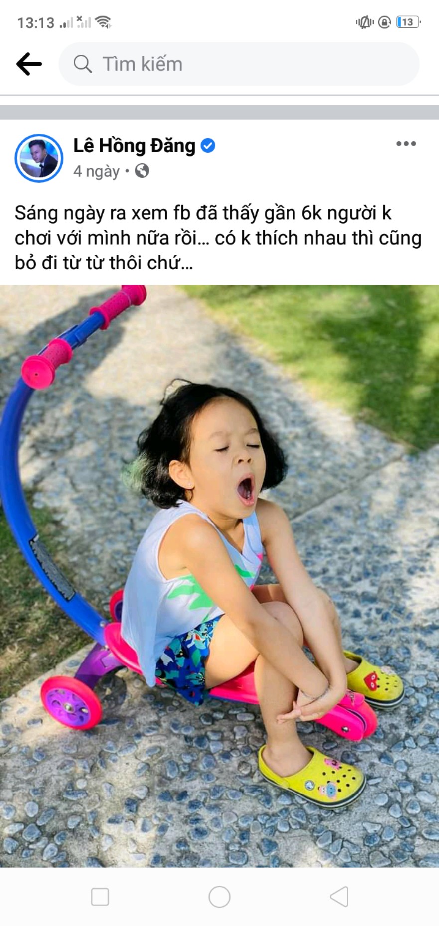 Xe chòi chân hình động vật sâu larva
