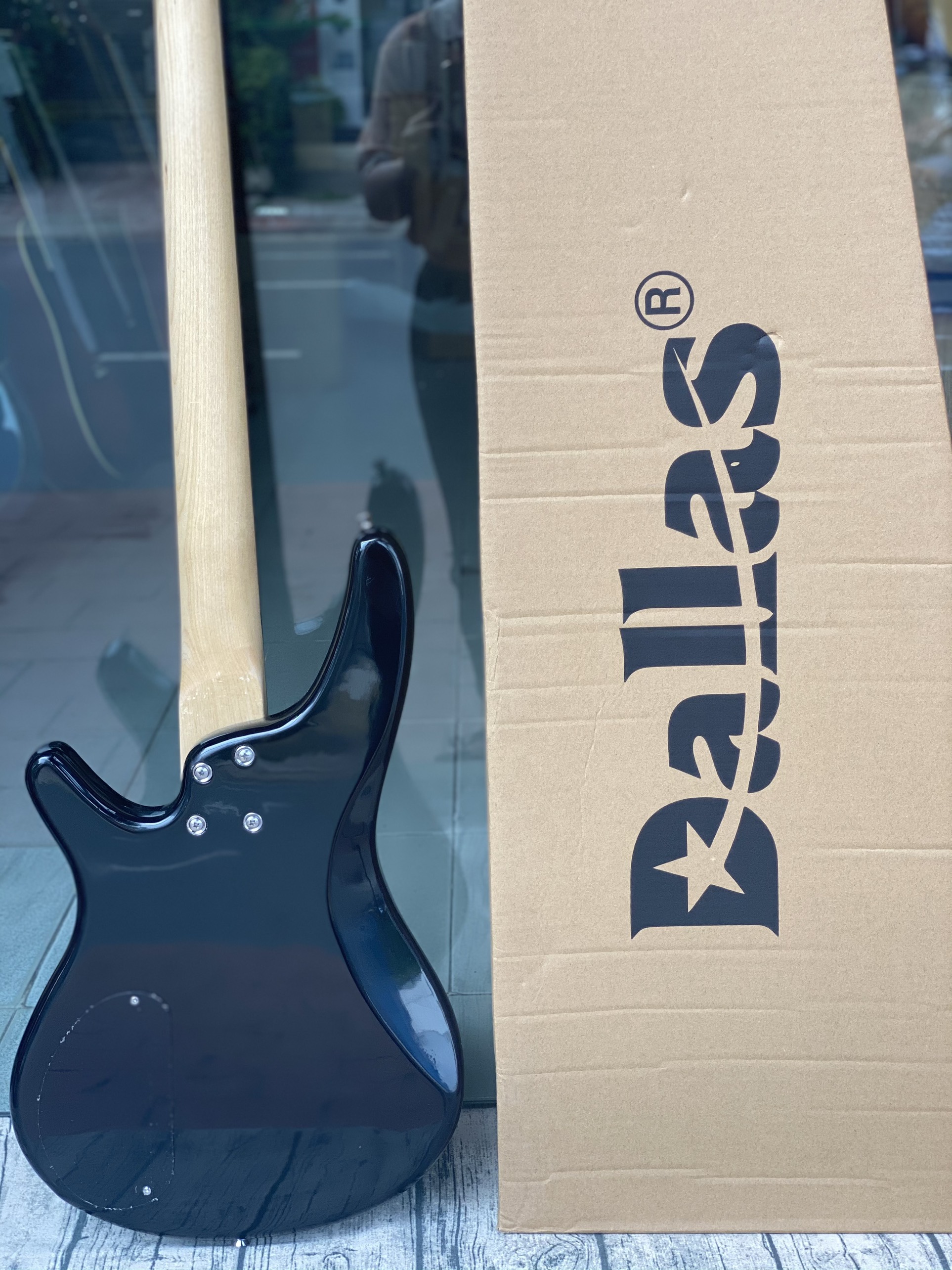 Đàn Guitar bass điện Dallas 3 mobin