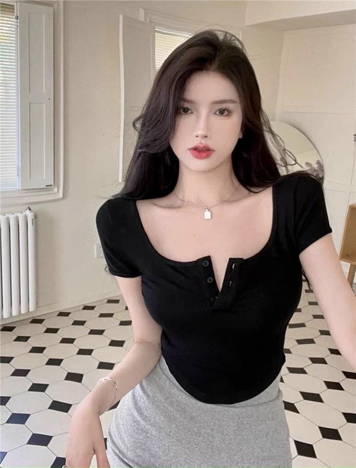 Áo thun cổ vuông ôm body cúc ngực dáng bazzic dễ mặc