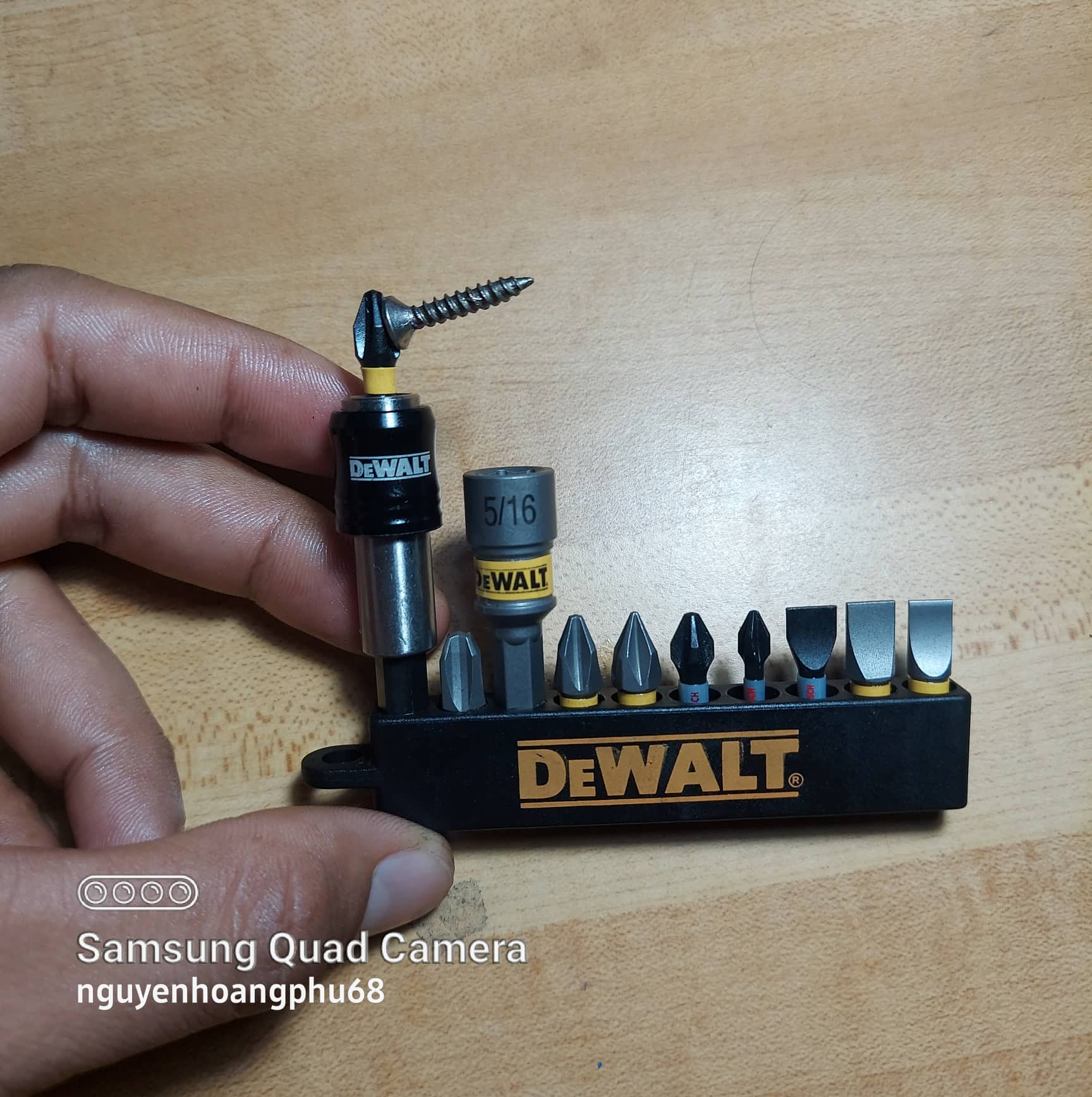 Bộ mũi vít Dewalt lực hít mạnh 2.5cm