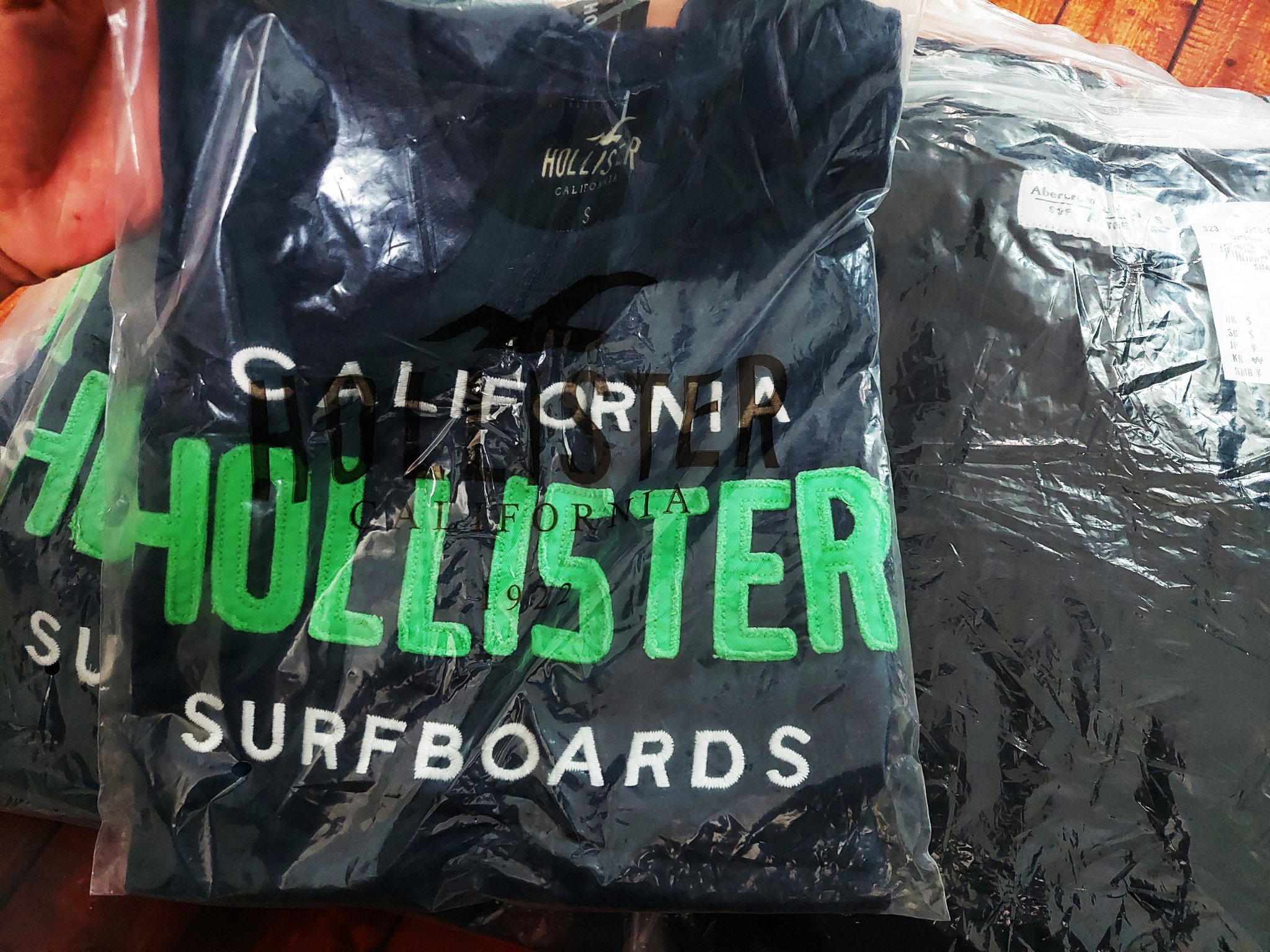 Áo thun Hollister Navy CALI SURF