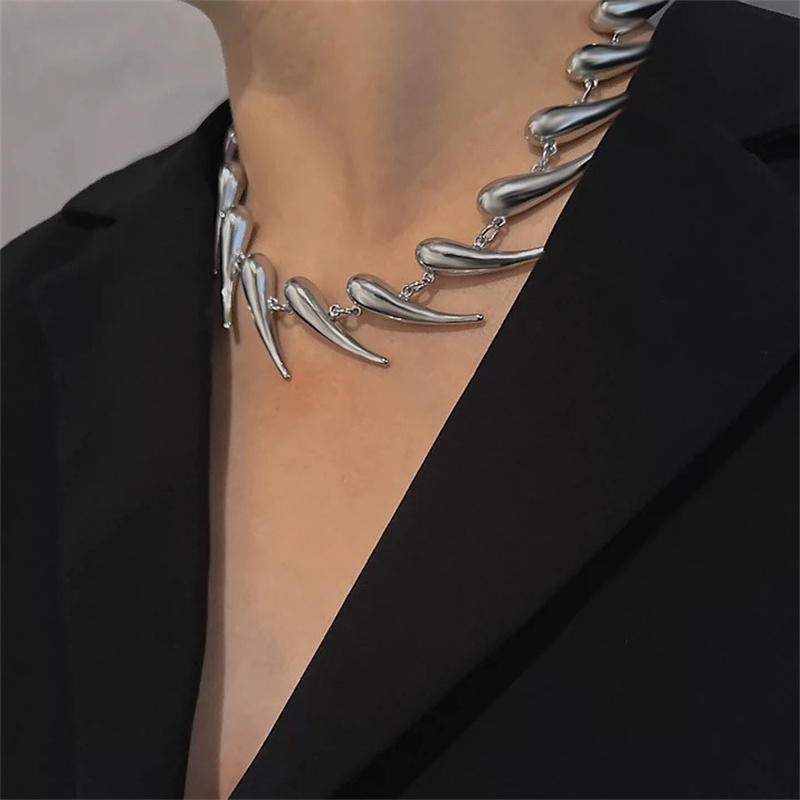 Geometric%20Silver%20Thorns%20Irregular%20Metal%20Necklace%20For%20Men%20Women%20Hiphop%20Punk%20Neck%20Chains%20Short%20Collar%20Necklaces%20Wolf%20Tooth%20Jewelry%20-%20Image%203