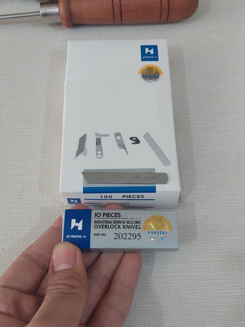 lưỡi dao dưới máy vắt sổ công nghiệp