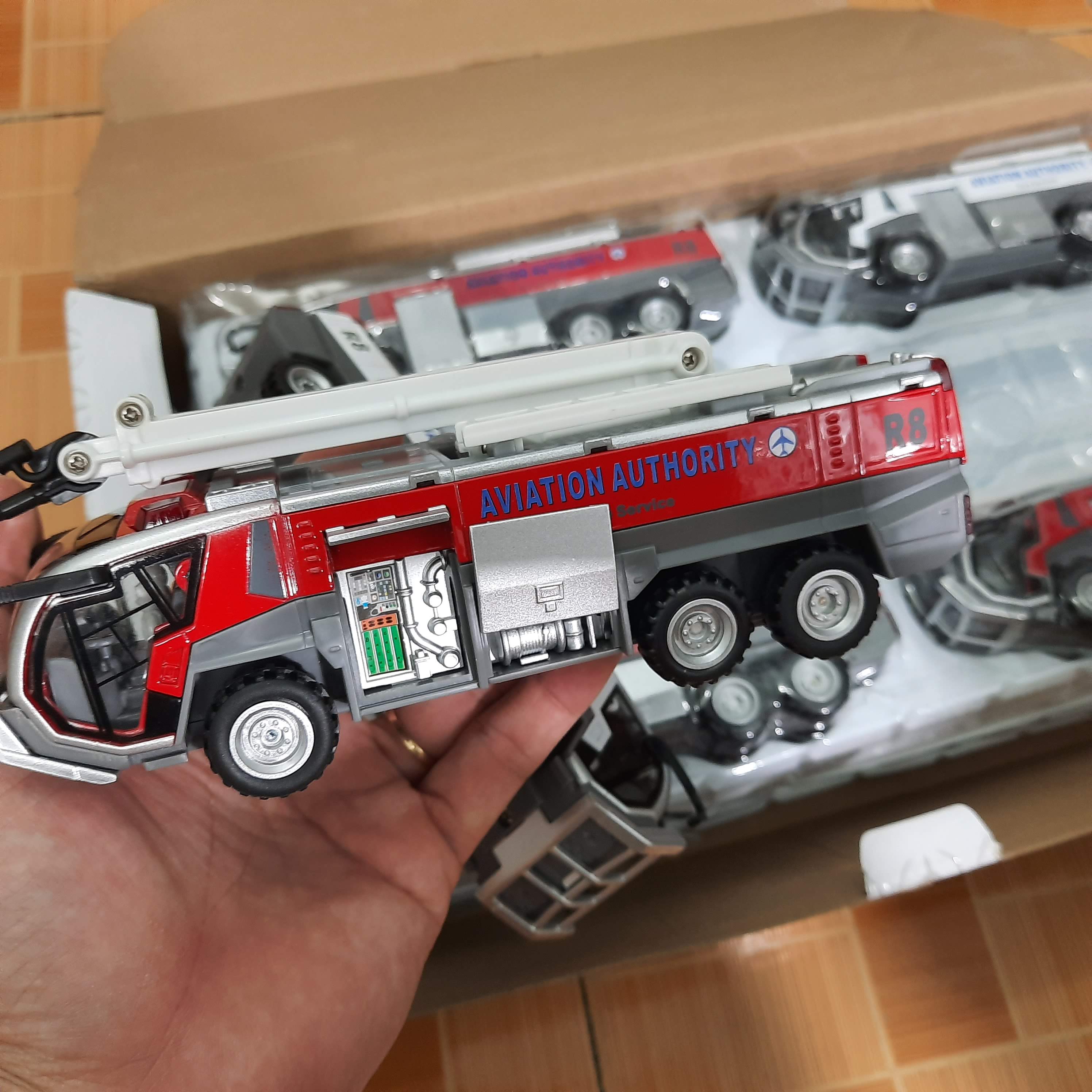 Xe ô tô cứu hỏa đồ chơi trẻ em tỉ lệ 1:32 mô hình bằng hợp kim nhựa có đèn và âm thanh