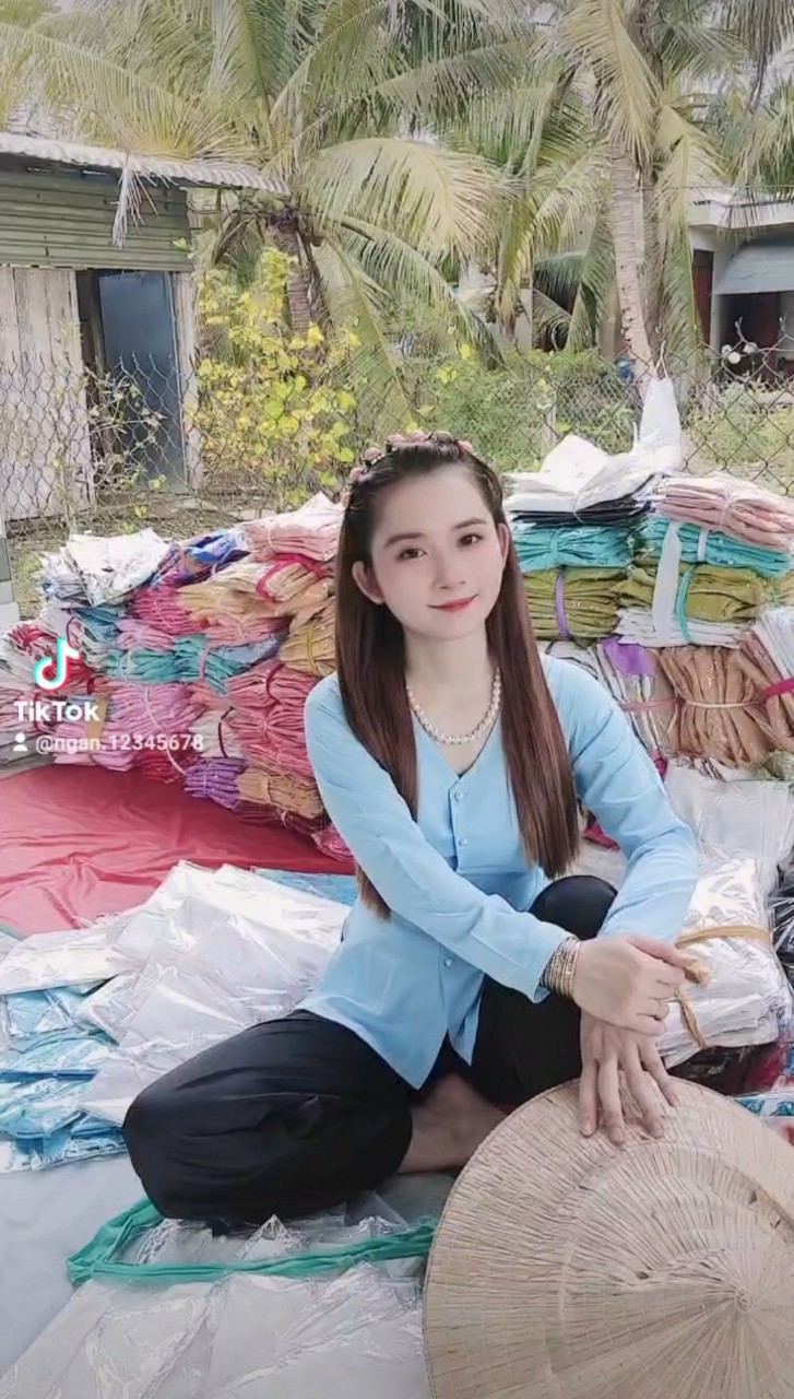 Bộ bà ba vải lụa mêm, mịn, đẹp, dễ thương lắm nà