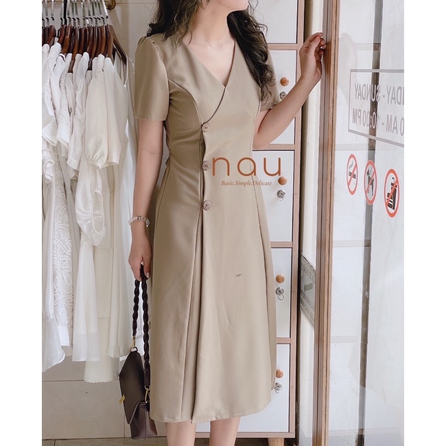 Đầm cổ V nút gỗ tà đắp chéo dây cột eo