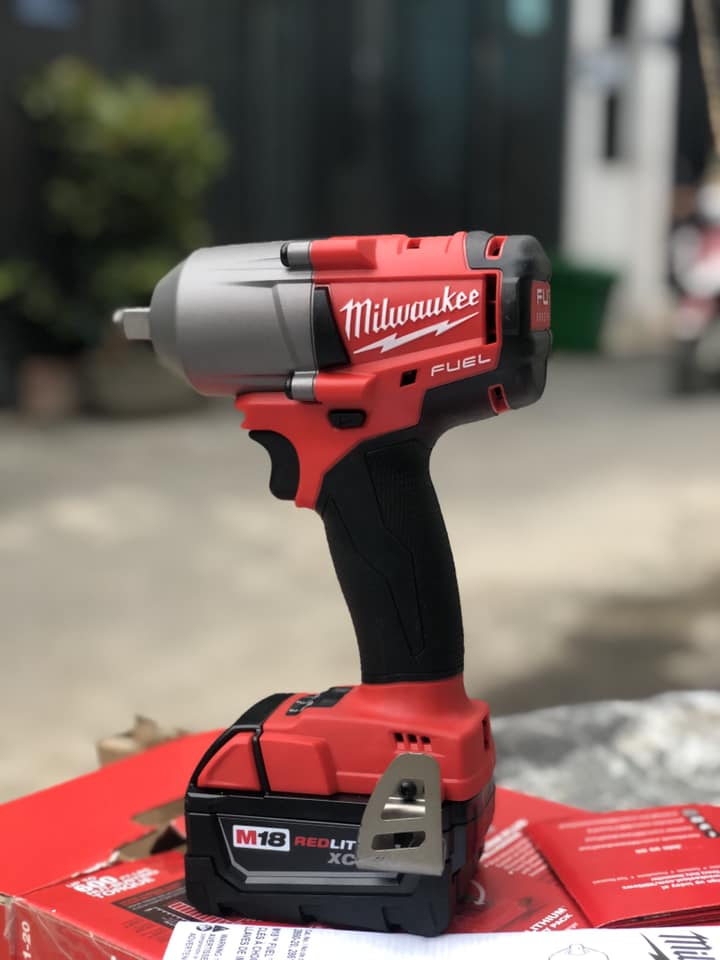 Máy siết bu lông Milwaukee 2861