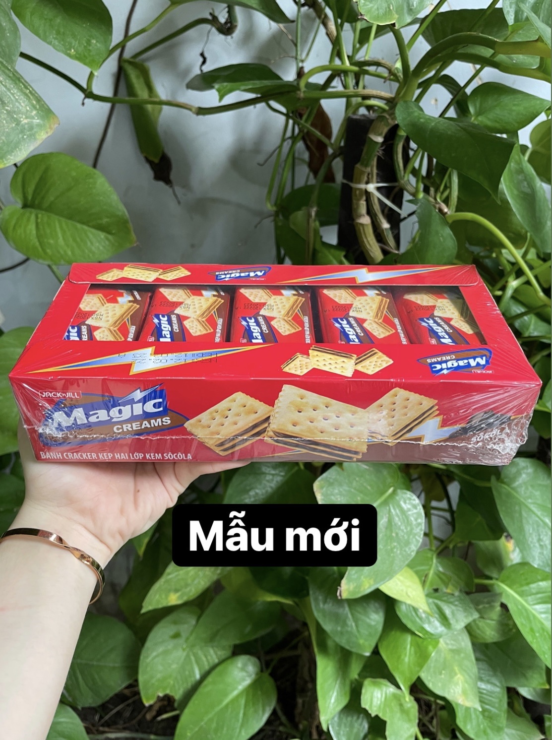 Bánh Magic Cracker Siêu Giòn Hai Lớp Kem Sôcôla (Hộp 20 gói)