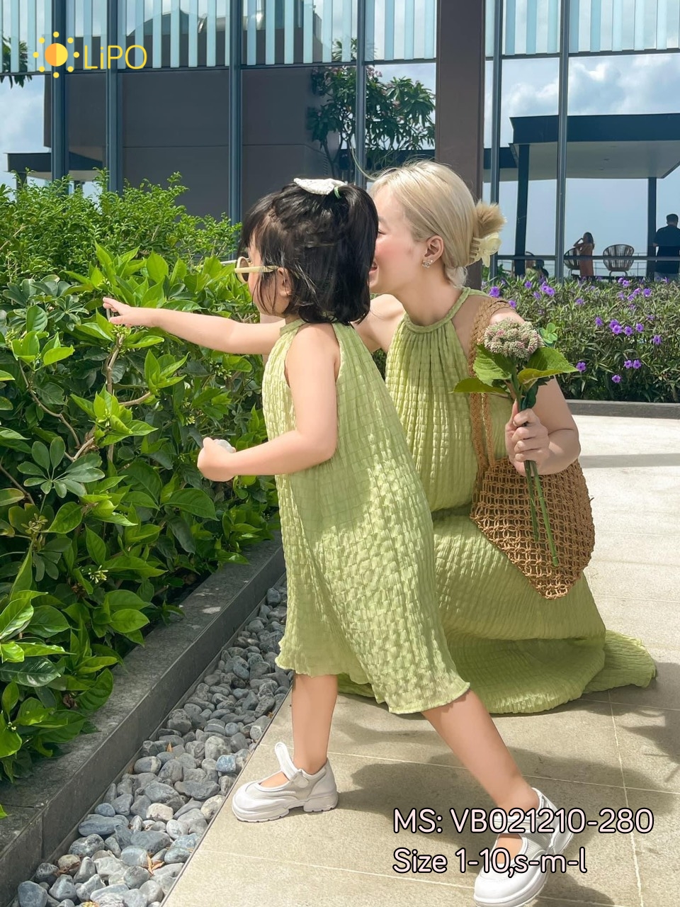 Váy đầm yếm maxi đôi cho mẹ và bé đi biển cổ đan VB021