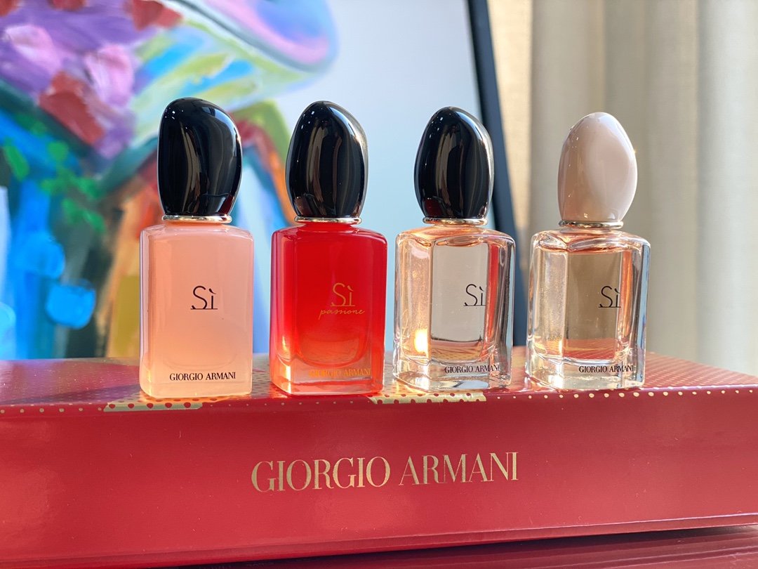 Giorgio Armani Perfume Mini Gift Set (4 x 7ml) for Women (EDT/EDP