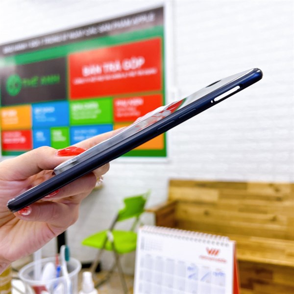 [ ẢNH THẬT ] Nắp lưng Oppo A3s chọt sim dưới như hình