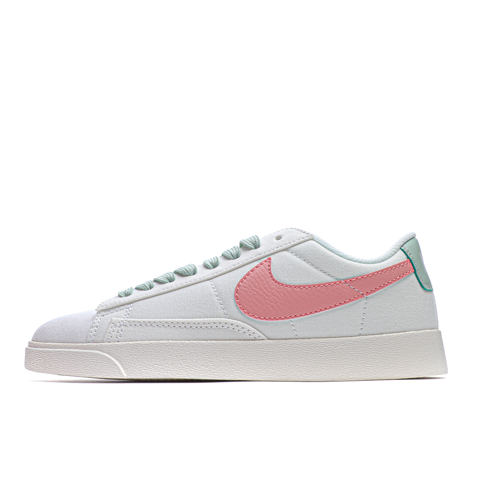 white nike shoes low tops