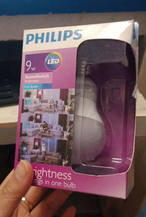 Bóng Đèn Philips LED Scene Switch 3 Cấp Độ Chiếu Sáng 9W 6500K. 3000k