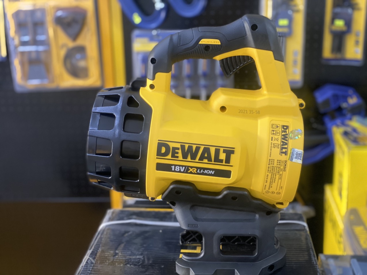 Máy thổi hơi 18V DeWALT DCM562N