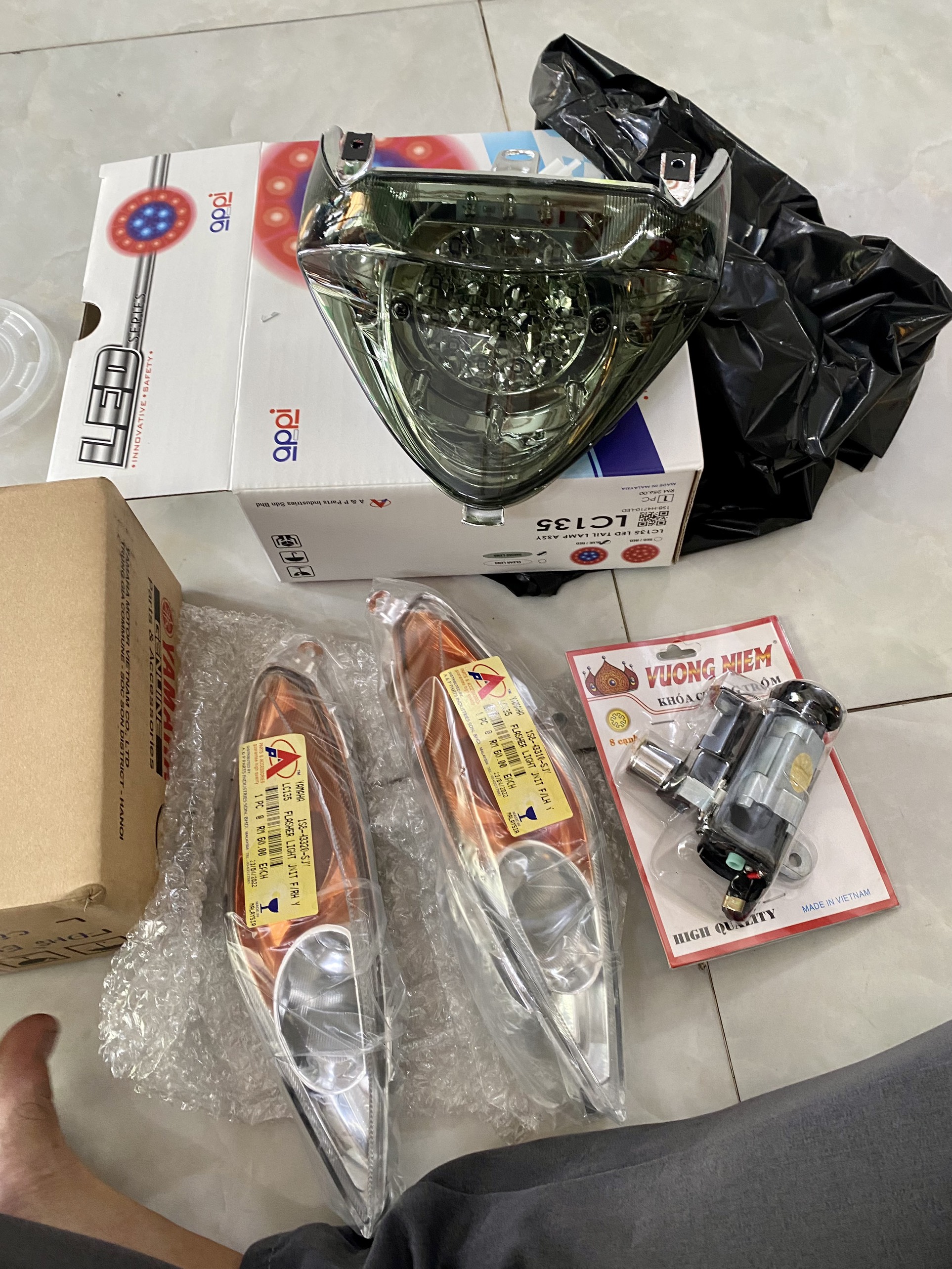 Combo Xi Nhan + Đèn Hậu + Ổ Khóa Ex135 2010 (có bán lẻ)