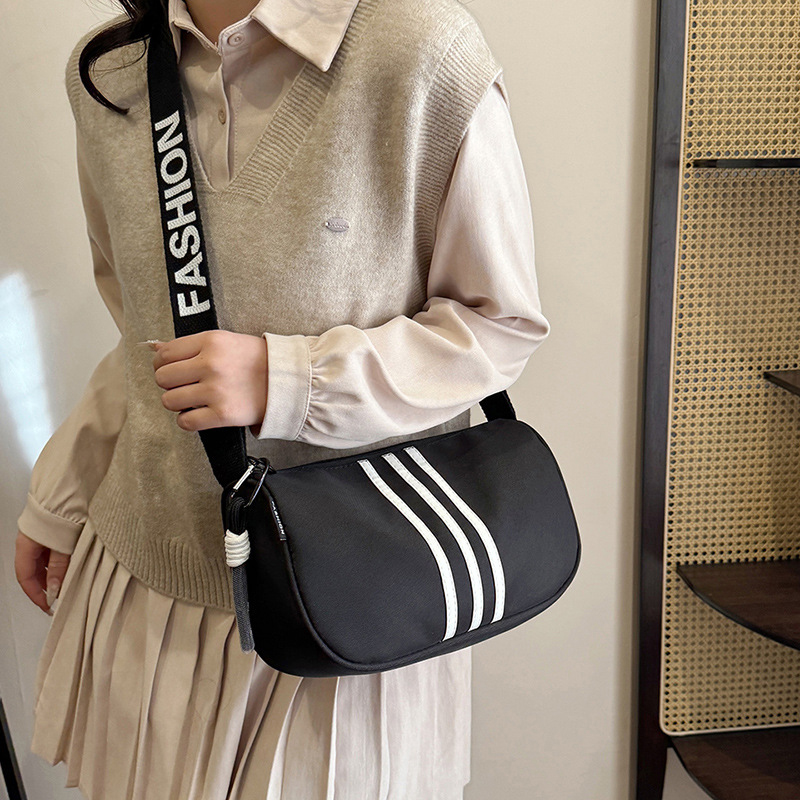 Nylon%20Fashion%20Large%20Capacity%202025%20Casual%20Crossbody%20Dumpling%20Shoulder%20Tote%20Bag%20BANGCHEN%20-%20Image%207