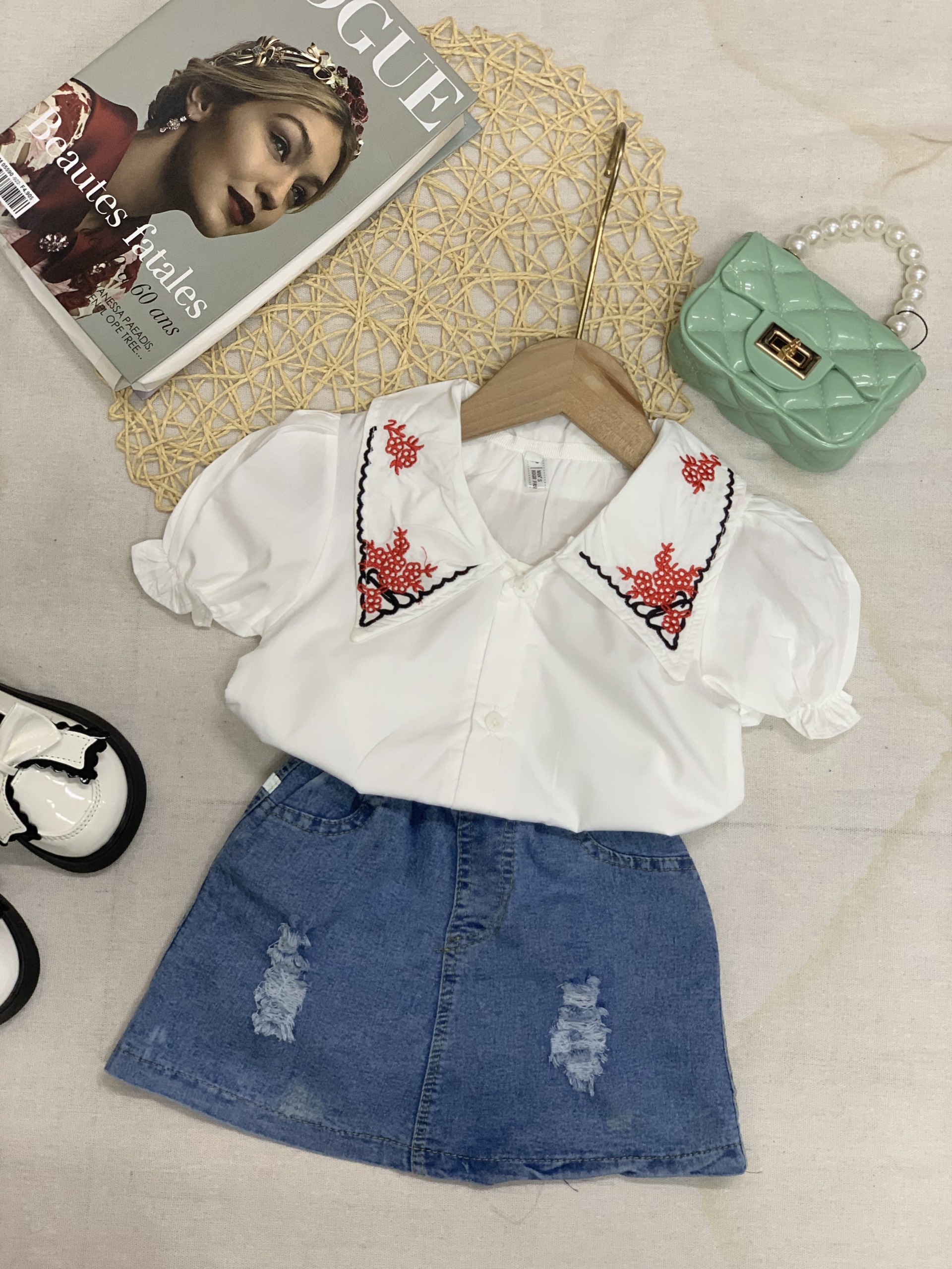 set chân váy jean kèm áo sơ mi cho bé