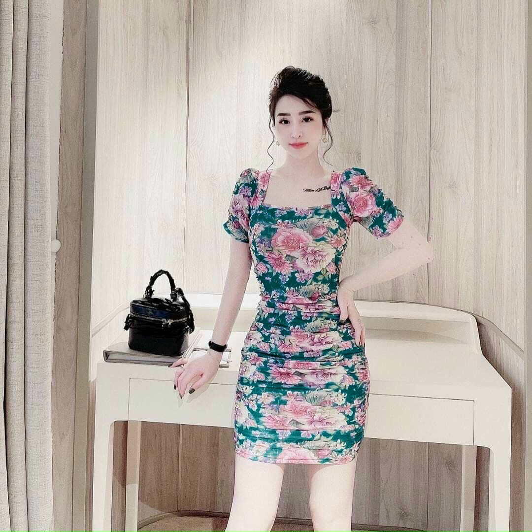 Đầm body tay ngắn cổ vuông thanh lịch
