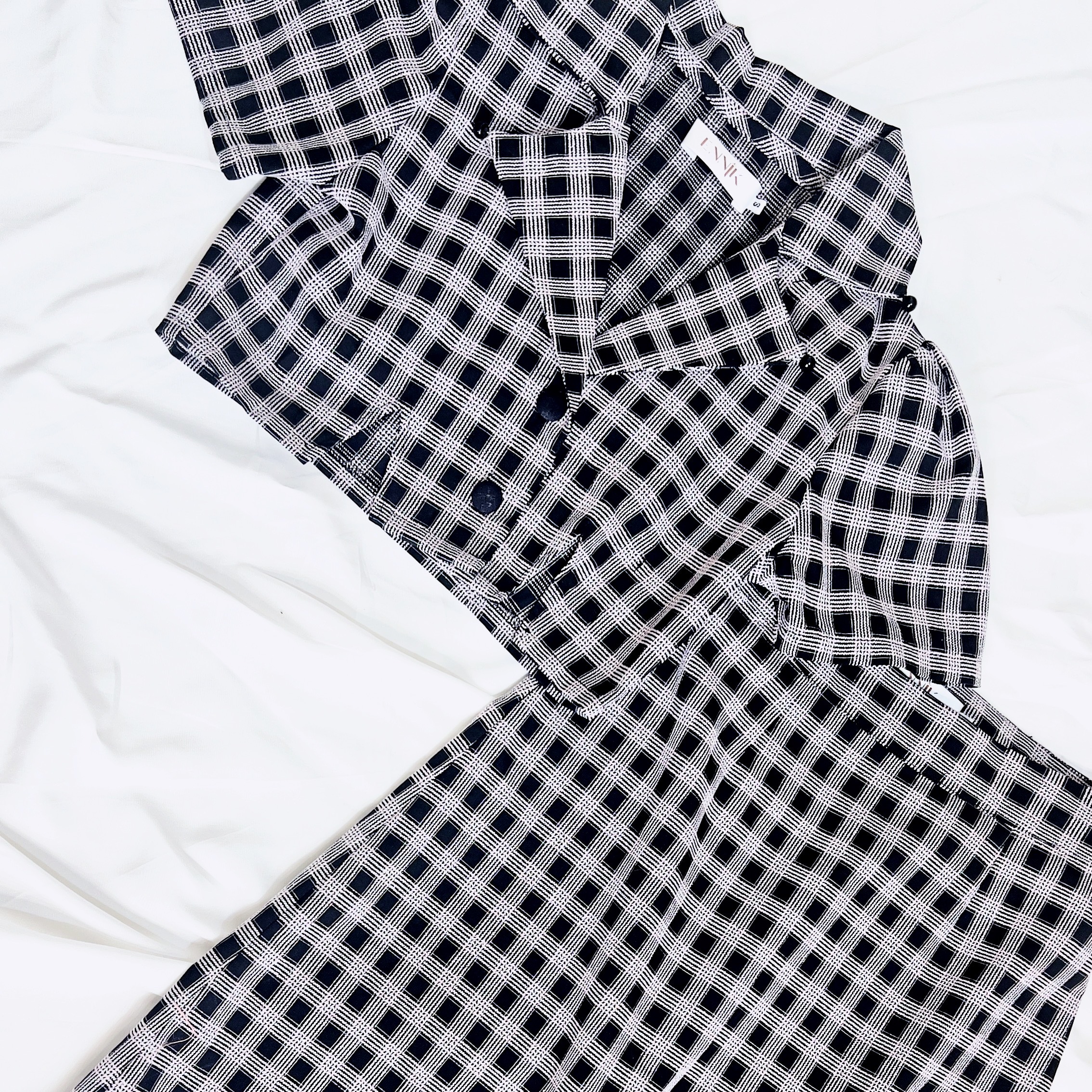 Set vest nữ cut out caro dạo phố