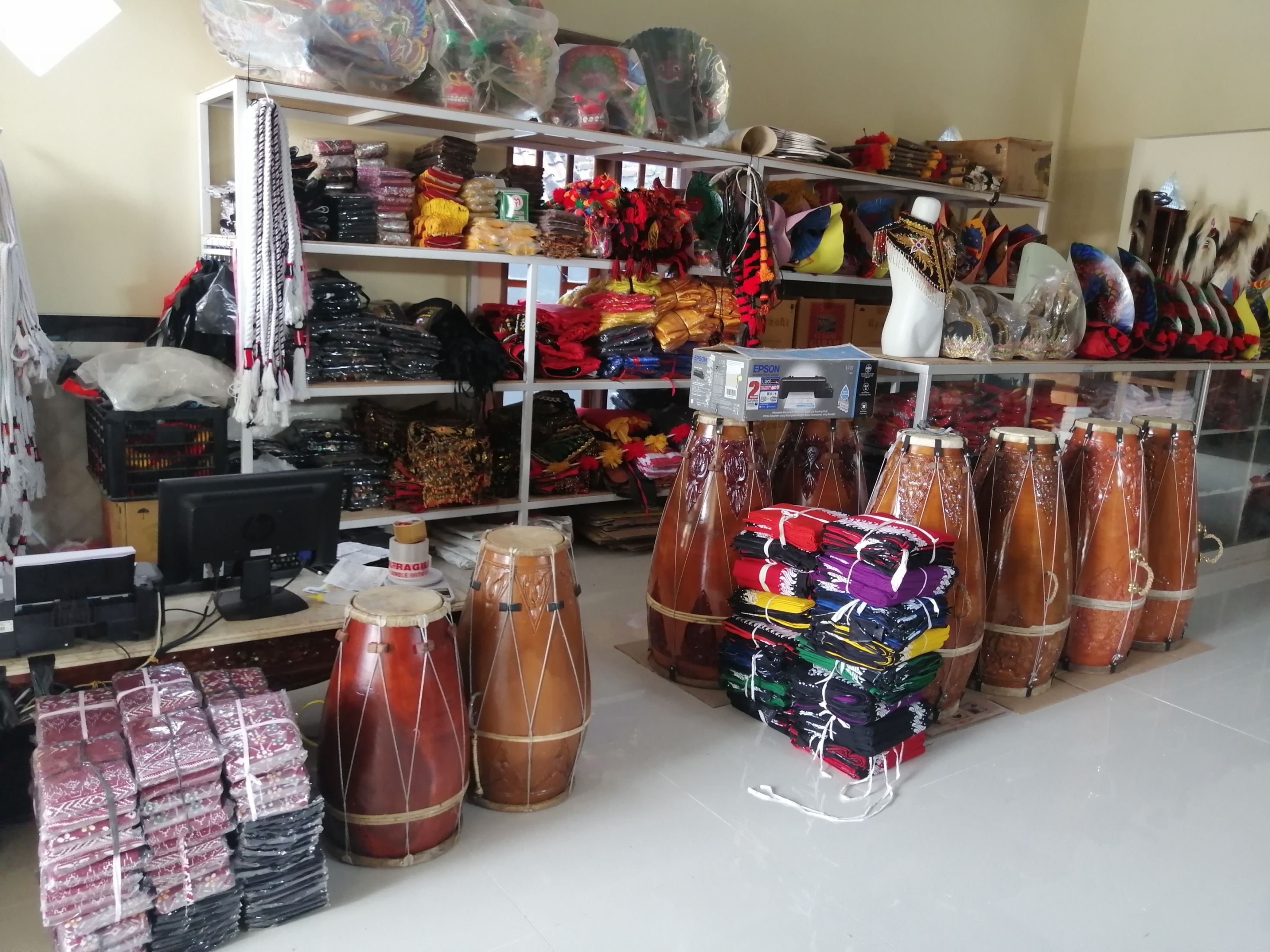 Ofisda porno almashish