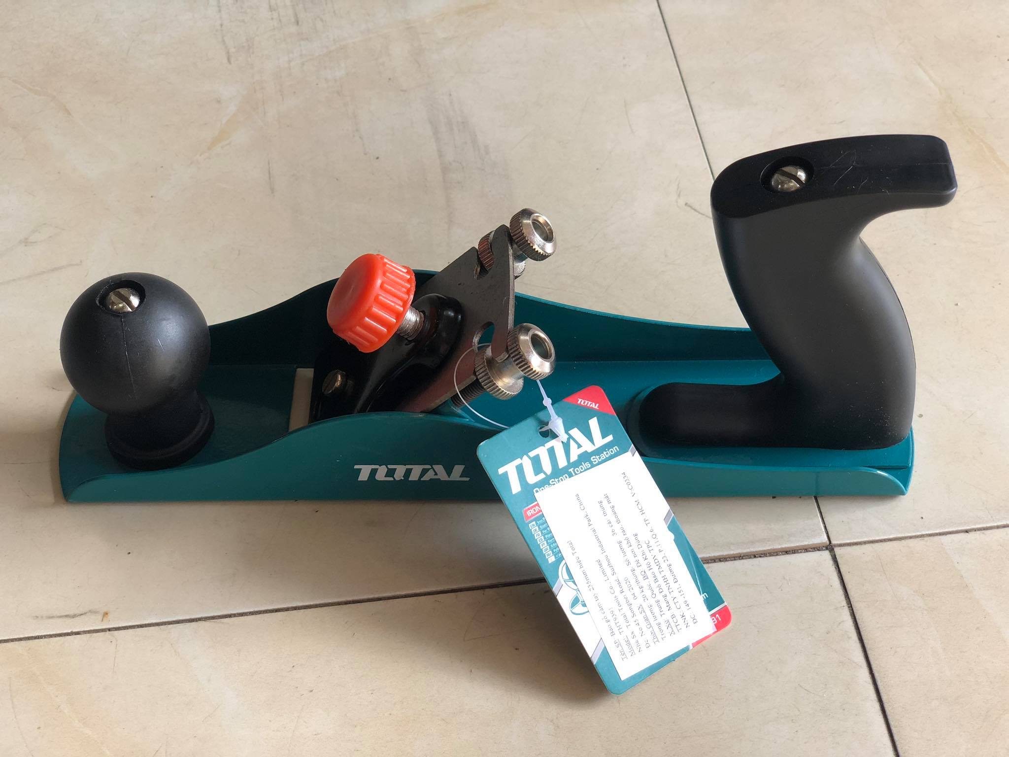 Bào gỗ cầm tay Total THT9391