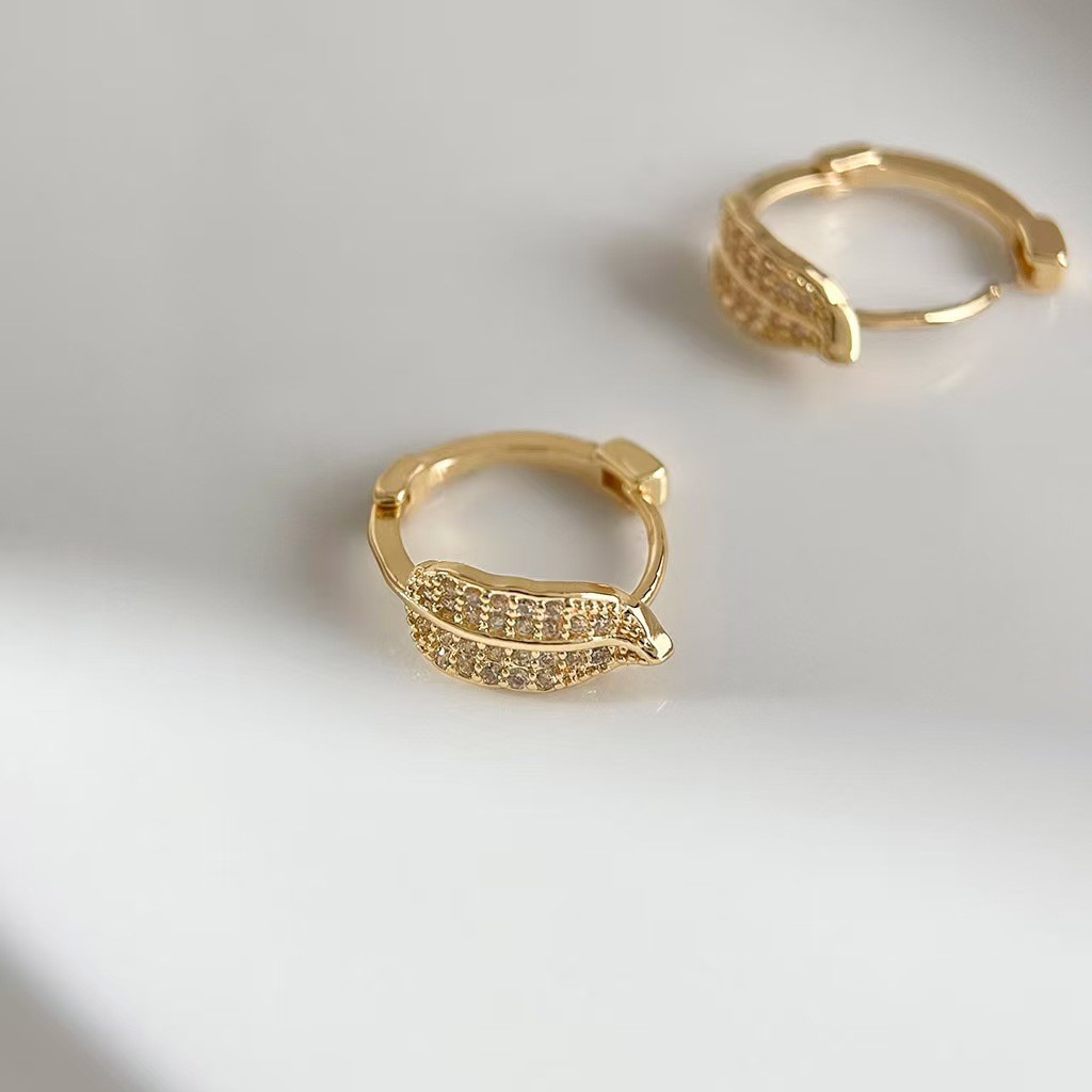 Women%20Retro%20Gold%20Delicate%20Crystal%20Leaf%20Earrings%20Simple%20Circle%20Hoop%20Earrings%20Fashion%20Jewelry%20Gifts%20for%20gf%20-%20Image%207