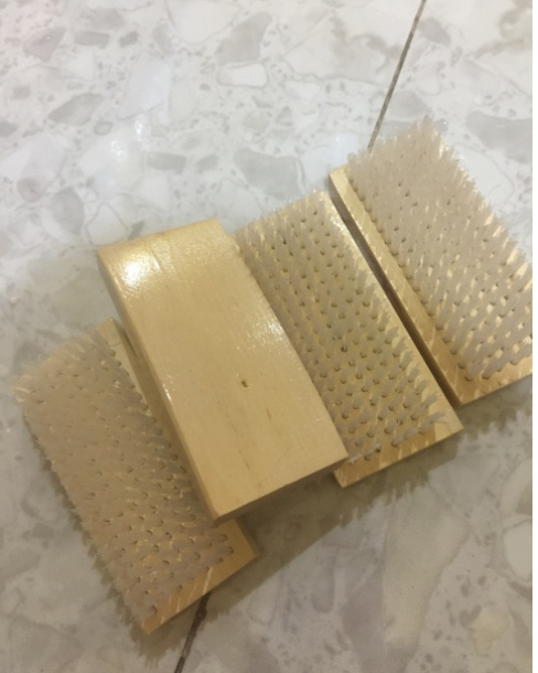 Bàn chải gỗ chà chân- Bàn chải gỗ