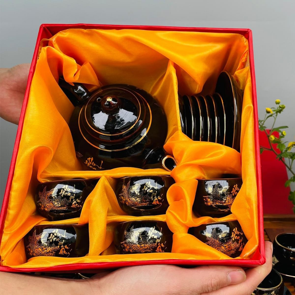 Hộp Quà Đựng Ấm Chén - Hộp Si Đỏ Lót Lụa Vàng