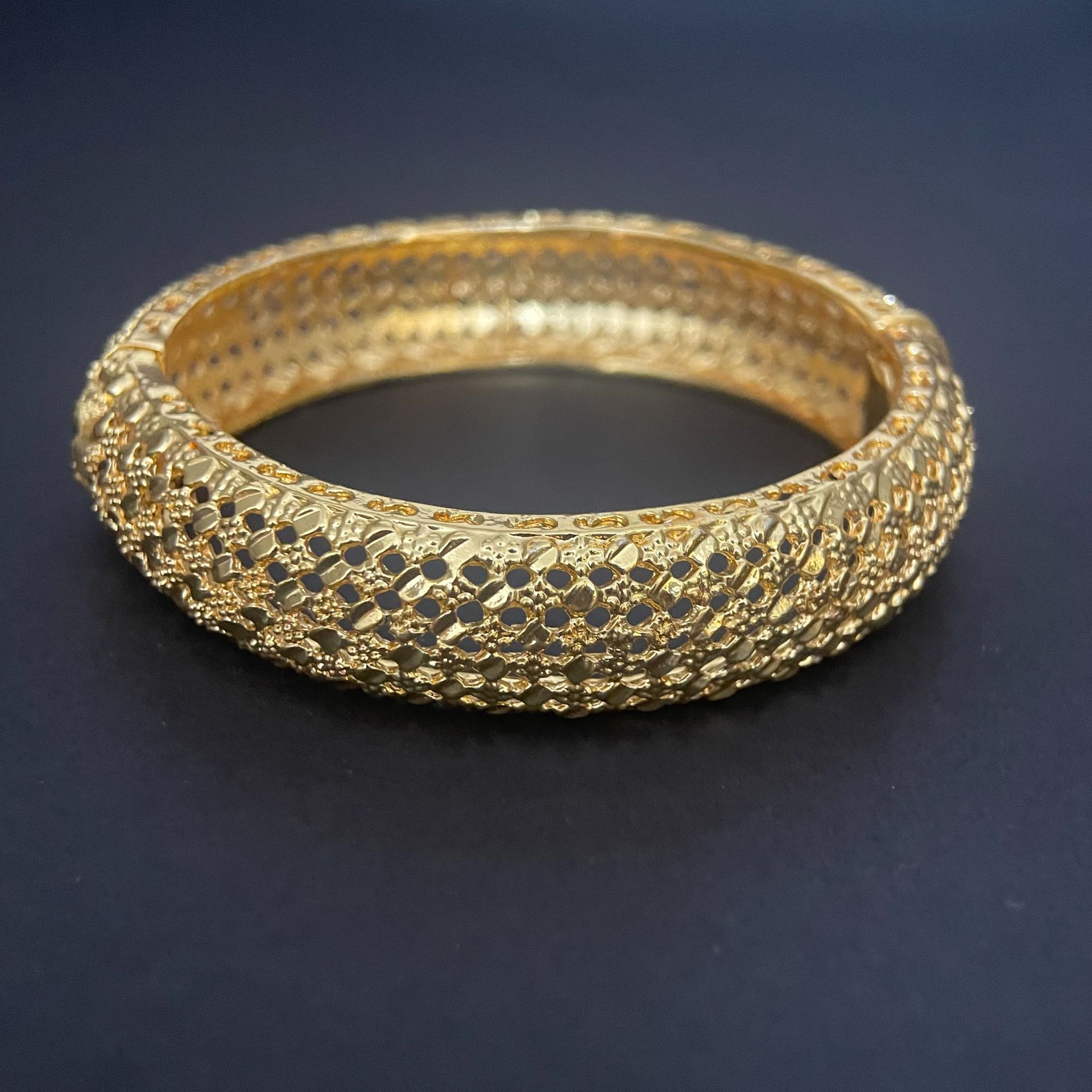 %E3%80%90Must-have%E3%80%91Middle%20East%20Dubai%20Jewelry%20bangles%2024K%20Gold%20Plated%20Hollow%20Bracelet%20African%20Indian%20Women%20Bracelet%20-%20Image%202