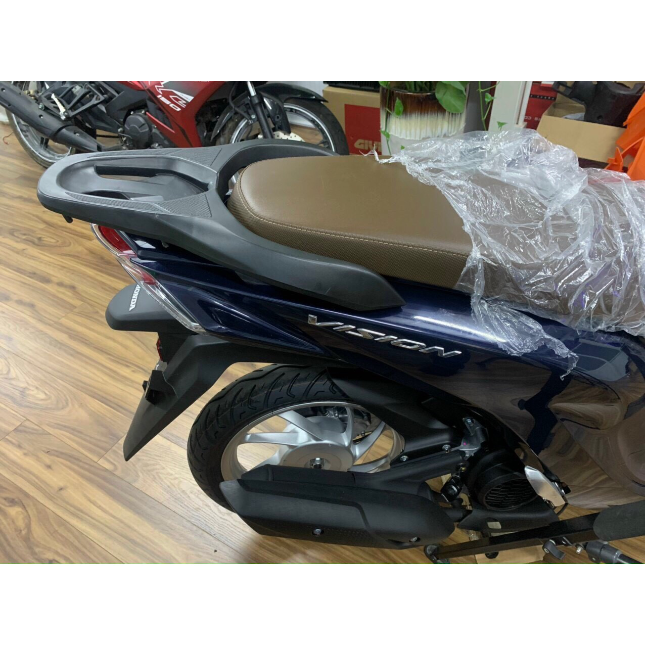 Cảng (Tay dắt) xe Vision 2014-2020 kểu SH (đen nhám)