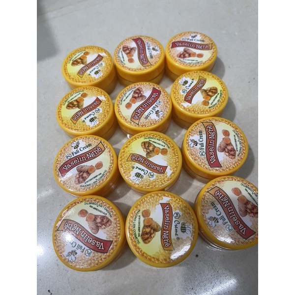 Kem dưỡng da chống nẻ Vaseline Nghệ và Sữa Ong 12ml