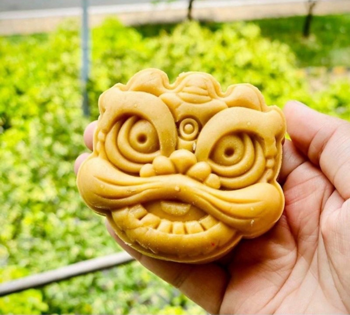 Khuôn trung thu lò xo 75gr đầu Lân