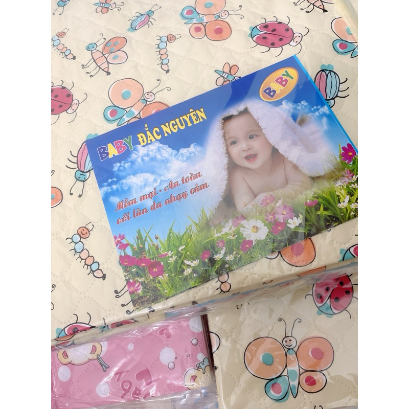 Chiếu lót chống thấm thay bỉm cho bé sơ sinh