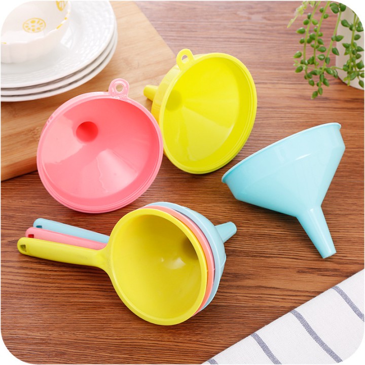 Phễu Nhựa Màu Có Tay Cầm