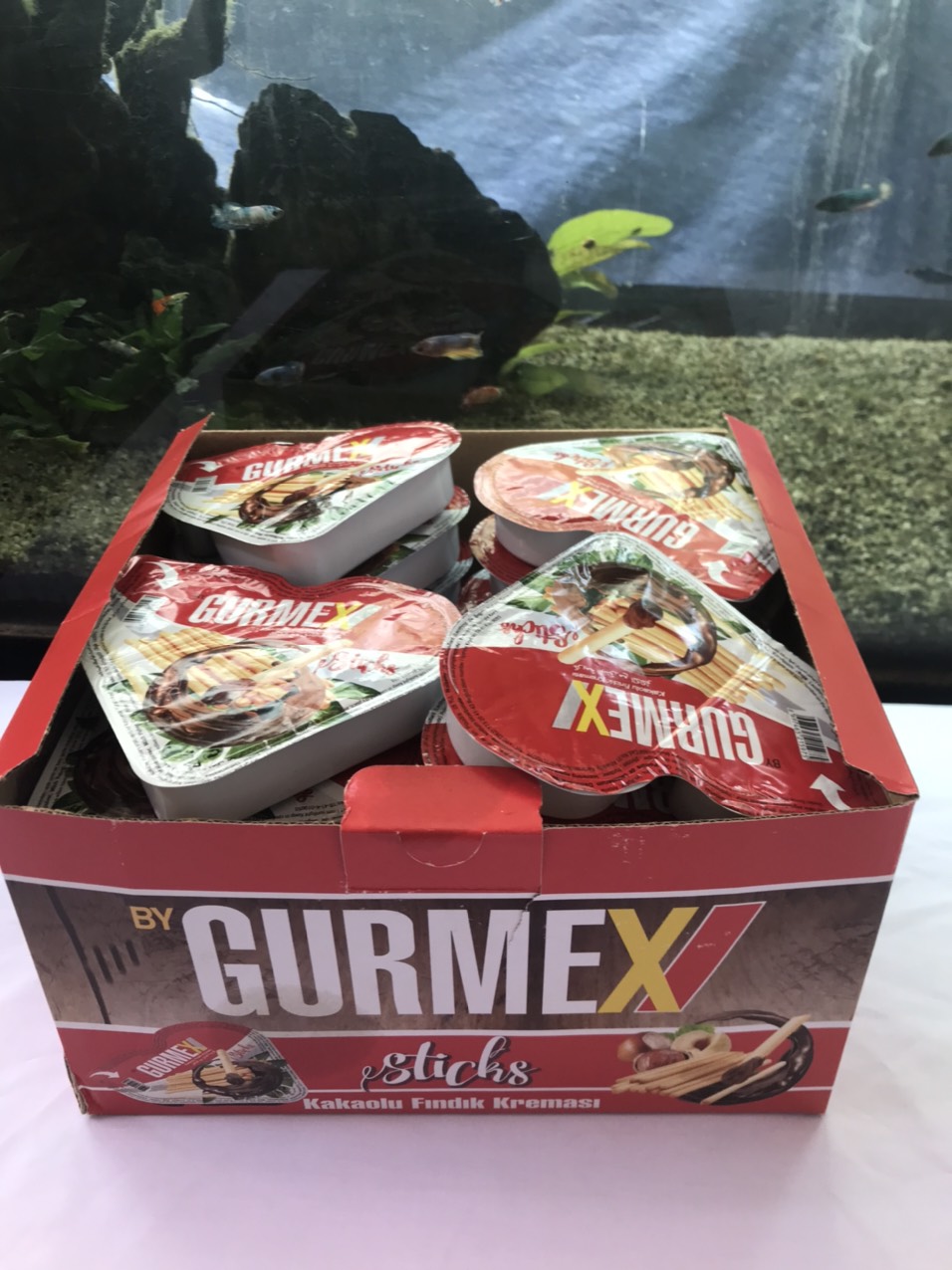 Bánh Que Gurmex Chấm Kem Ca Cao Hạt Phỉ Hình Trái Tim Hazelnut Cream With Cocoa (Hộp 40g- đỏ)