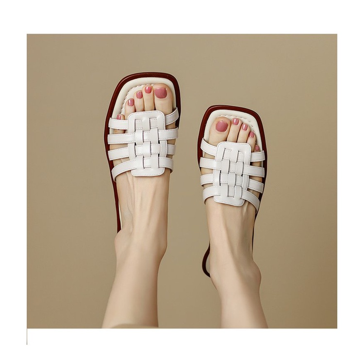 Giày sandal đế bệt thời trang nữ sành điệu