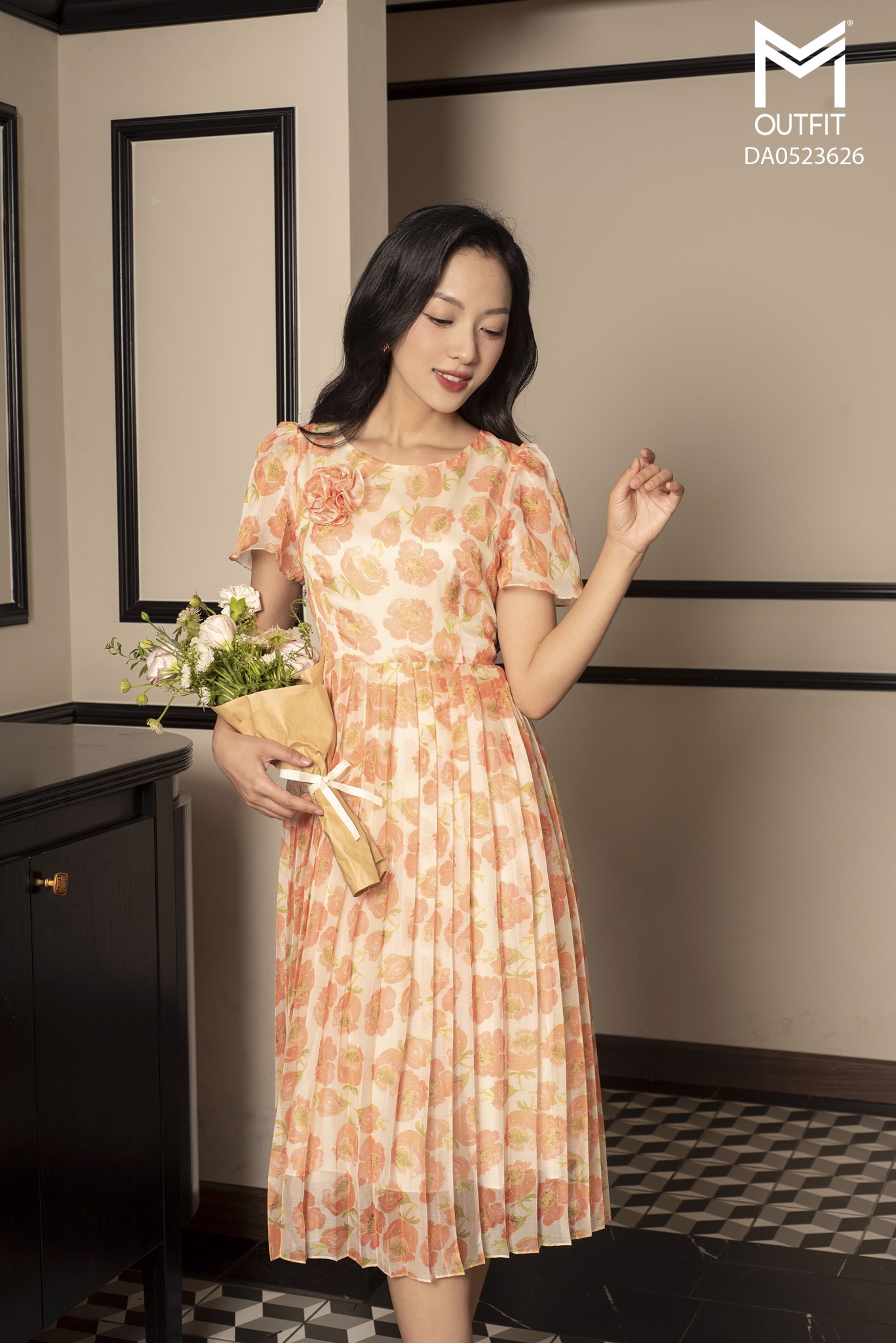 ĐẦM XẾP LY, NƠ NGỰC